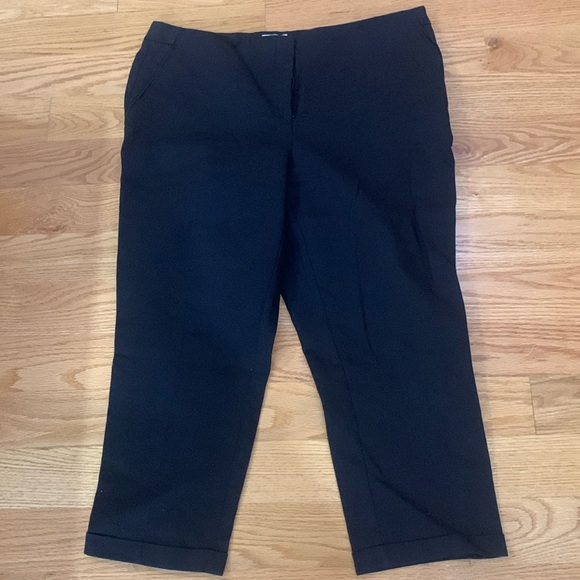 Chico’s so slimming by Chico’s Black stretch cuffed capris Sz 2.5/L - Picture 1 of 8